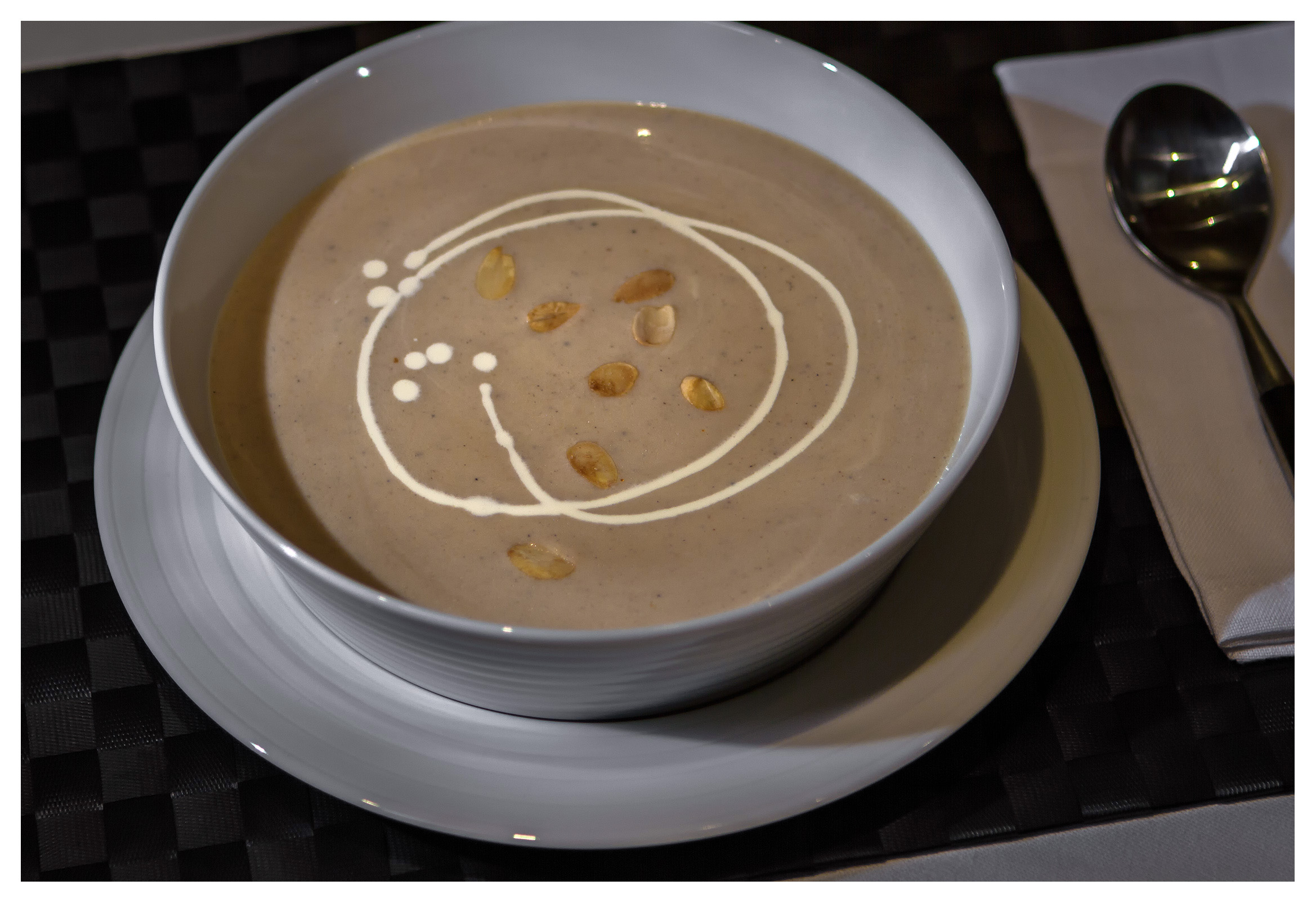 Restaurant food photography: Cauliflower and almond soup 
